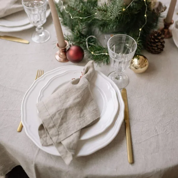 Serviettes de Table en Tissu Lot de 6 Serviette en Coton et Lin Mélangé Décoration Lavable et Réutilisable pour Mariages, Fêtes, Anniversaire, Noël, l'hôtel, Restaurant (Blanc, 45 x 45 cm