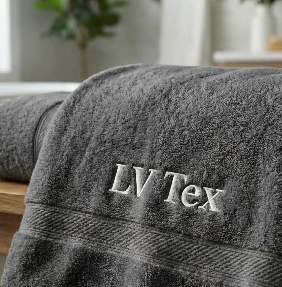 serviette bain hôtel grise